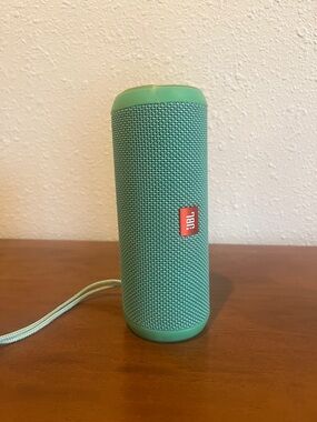 JBL flip 3 Portable Bluetooth Speaker - Teal Green